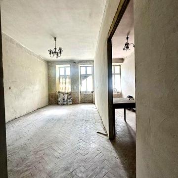 Продаж 2 кім. квартири , по вул. Чупринки