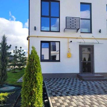 таунхаус з ремонтом під чистову обробку.КМ ДрімХауз