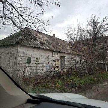 Продам участок с ветхими строениями