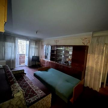 Продається 3 кімнатна квартира під ремонт