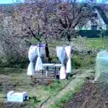 С баней, бассейном