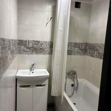 Власник Квартира 3-х кімнатна 77 кв. м Дружба Лучаківського