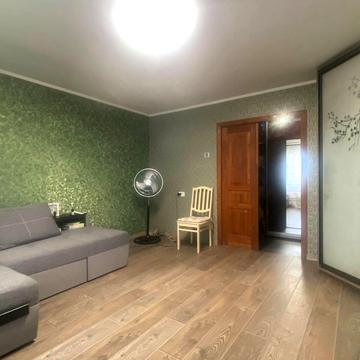 Братиславська вул., 13