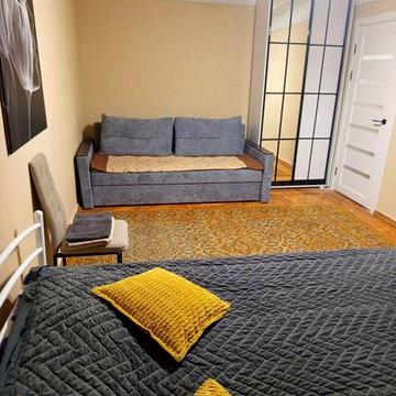 Супер !!! Сдам 1 кв Одесская, Рост, улучш. только военным  8000 гр.