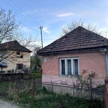Продам будинок під кап-ремонт