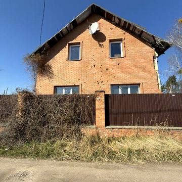 Продаж пошкодженого житлового будинку на 5.5 сотках, 145 м. С. Мощун