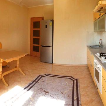 Простора 2-кімн. квартира в центрі біля McDonalds