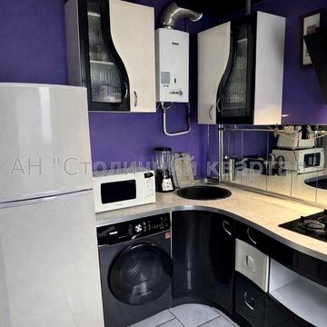 Метро Нивки Трикімнатна сталінка Берестейський проспект 75/2