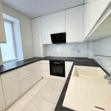 Продаю 2кімнатну квартиру з великою кухнею біля Епіцентру