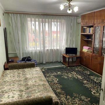 Квартира на Франко с местом под гараж во дворе