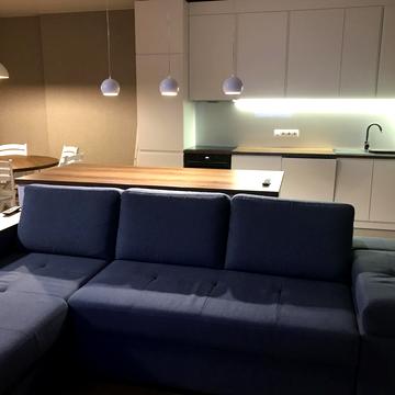 Драгоманова вул., 2