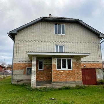 Цегляний Будинок з ділянкою