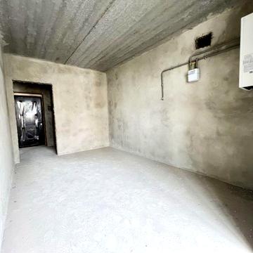 З кім 95м на 4пов в обжитій новобудові. Вул Стуса біля Арсену та Епіцентру р-н Каскад