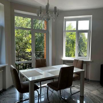 Соборна вул., 8