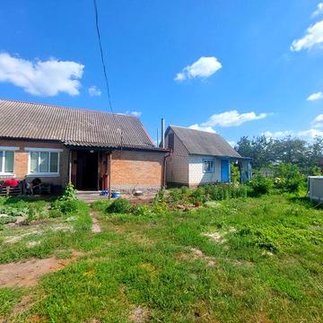 Продається будинок з садком і усіма зручностями