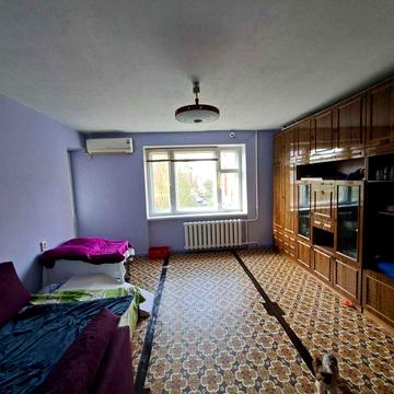 Поділ продам 2 кімнатну квартиру.Торг. ЖК 2