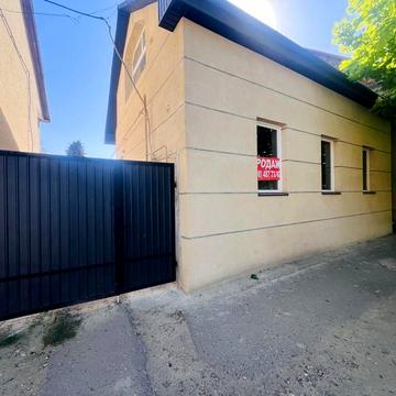 Продаж 2 кімн кв-ри + кухня-студіо в центр. частині м.Берегове