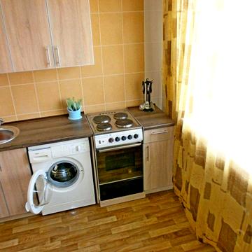 Продам 1 ком кв (38 м ) с кап рем м. Героев Труда. Кухня ( 9м ) .