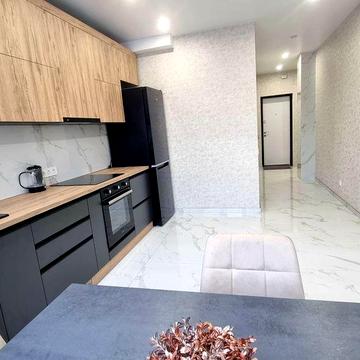 БЕЗ КОМІССІЇ. Нова 2кімнатна квартира в тихому центрі. Встановлено інвертори на воду та опалення. 2 інверторні кондиціонери та 2 телевізори.