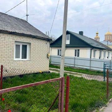 Затишна оселя у центрі Млинова  | частина будинку з ділянкою