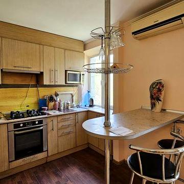 Здається 2-х кім хрущовка р-н ТЦ " Формаркет "