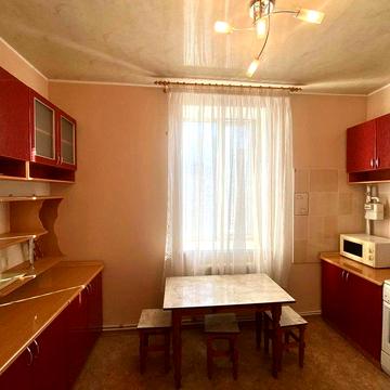 Продаю двокімнатну квартиру у Центрі, по вул. Бедзая. Автономне опалення. Сертифікат