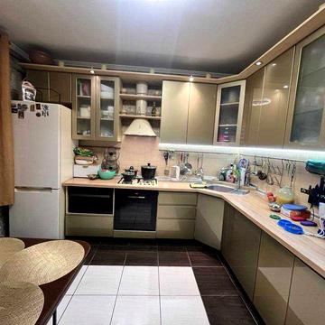 Продам красиву 3-х к/к покращеного планування у новому будинку