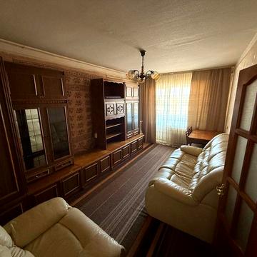 Продається 3х кімнатна квартира в центрі селища Іванків, Вишгородського району.