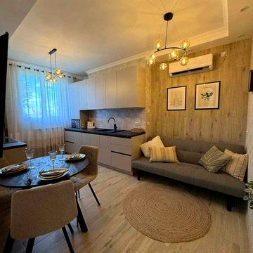 Сдам 2-х квартиру+ кухня -студія з ремонтом на Соборній(центр)