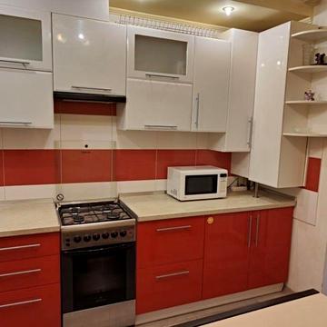 Поділ новобудова з парковкою