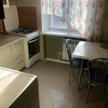 Центр Соборності 49 поруч зупинка вільна