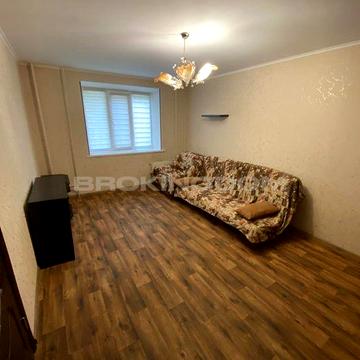 Здається 1-но кімнатна у метро Житомирська