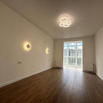 Продається велика 2-кімнатна новобудова з ремонтом