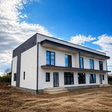 Продаж чорнового таунхаусу в хорошій локації