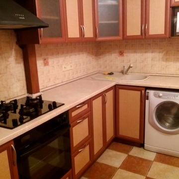 Мілютенка вул., 42