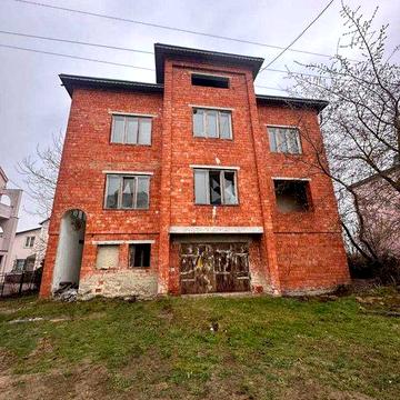 Продається будинок з літньою кухнею в с Черніїв. Ділянка 15 сот.