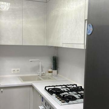 1 кімнатна квартира, світла білосніжна ,без комісії