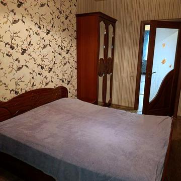 Здається квартира 4 кімнати(1 закрита)