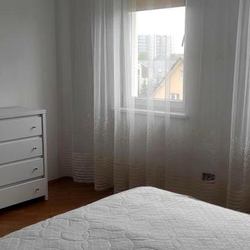 Оренда 2-кімнатної квартири в новобудові, дворівнева з власною терасою, вул.Роксоляни.