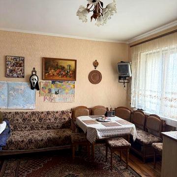 Продам 2 поверховий будинок .