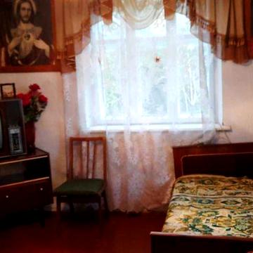 Будинок з подвірям в селі Залісся