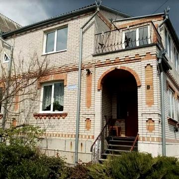 Продам 2 эт. дом с участком, верандой, гараж. 160 кв! 185 тис доларів