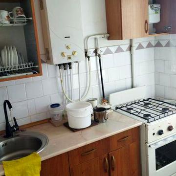 Продам двух кімнатну кварт.полєва Космонавтів/Ціолковськ. ЖК хрущовка