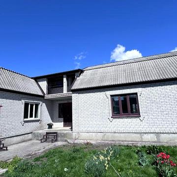 Капітальний будинок 200 кв.м під ремонт з ділянкою 25 сот