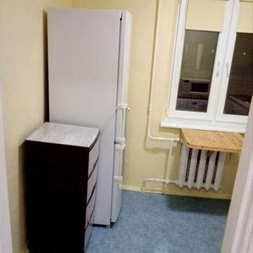 Здається 1-а квартира м.Лісова 7 хв пішки.