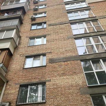 «Печерська» метро. Центр. Квартира 61 м.кв бул. Л.Українки 28А