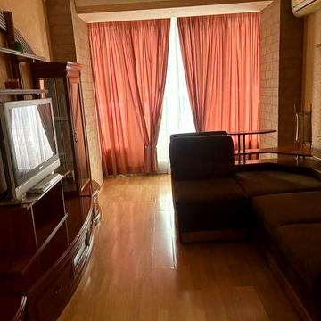 Здається 1-но кім. квартира у центрі біля метро