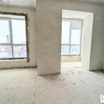 Біля парку Простора квартира з кухнею-студією та індивідуальним опаленням