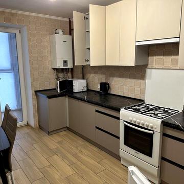 Центр 2 кімнатна в новому будинку з автономним опаленням