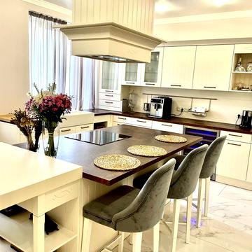 Яслинська вул.